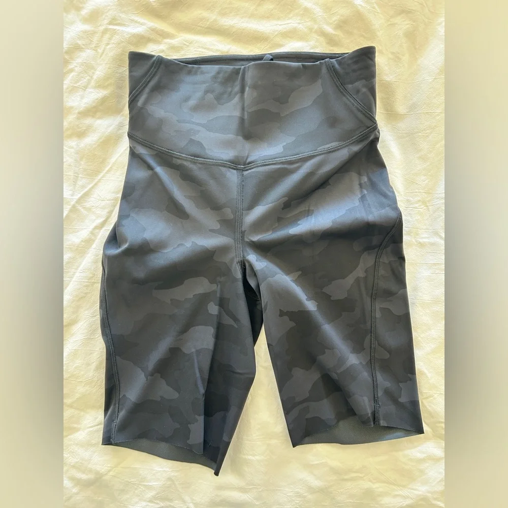 Lululemon Base Pace High-Rise Short 8" size 4 - Picture 4 of 8